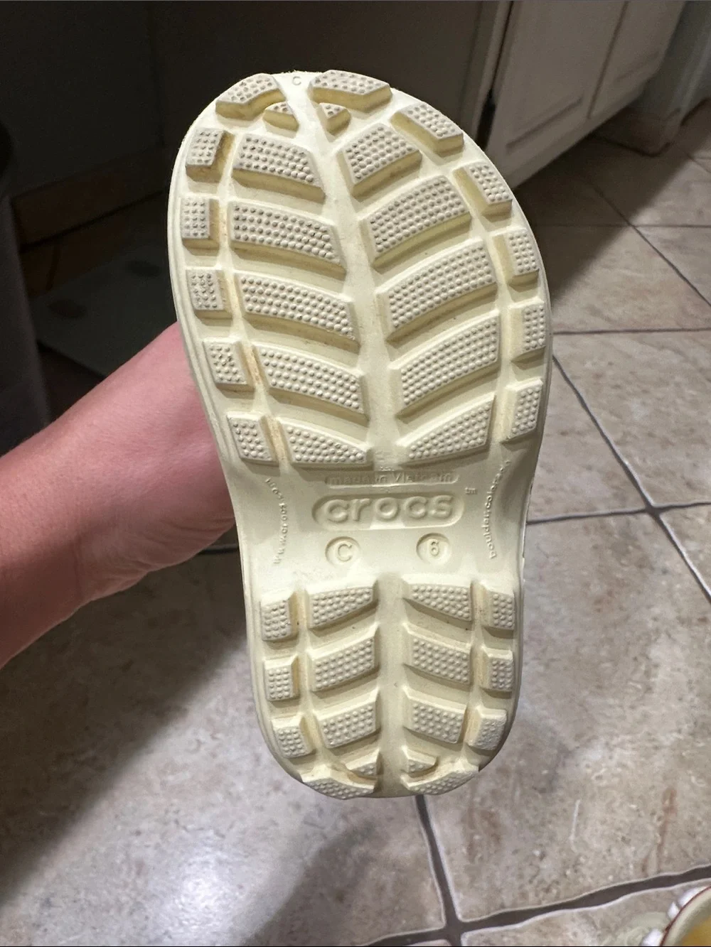 CROCS Kids Pale Yellow Rain Boots with Rainbow & Cloud Charm